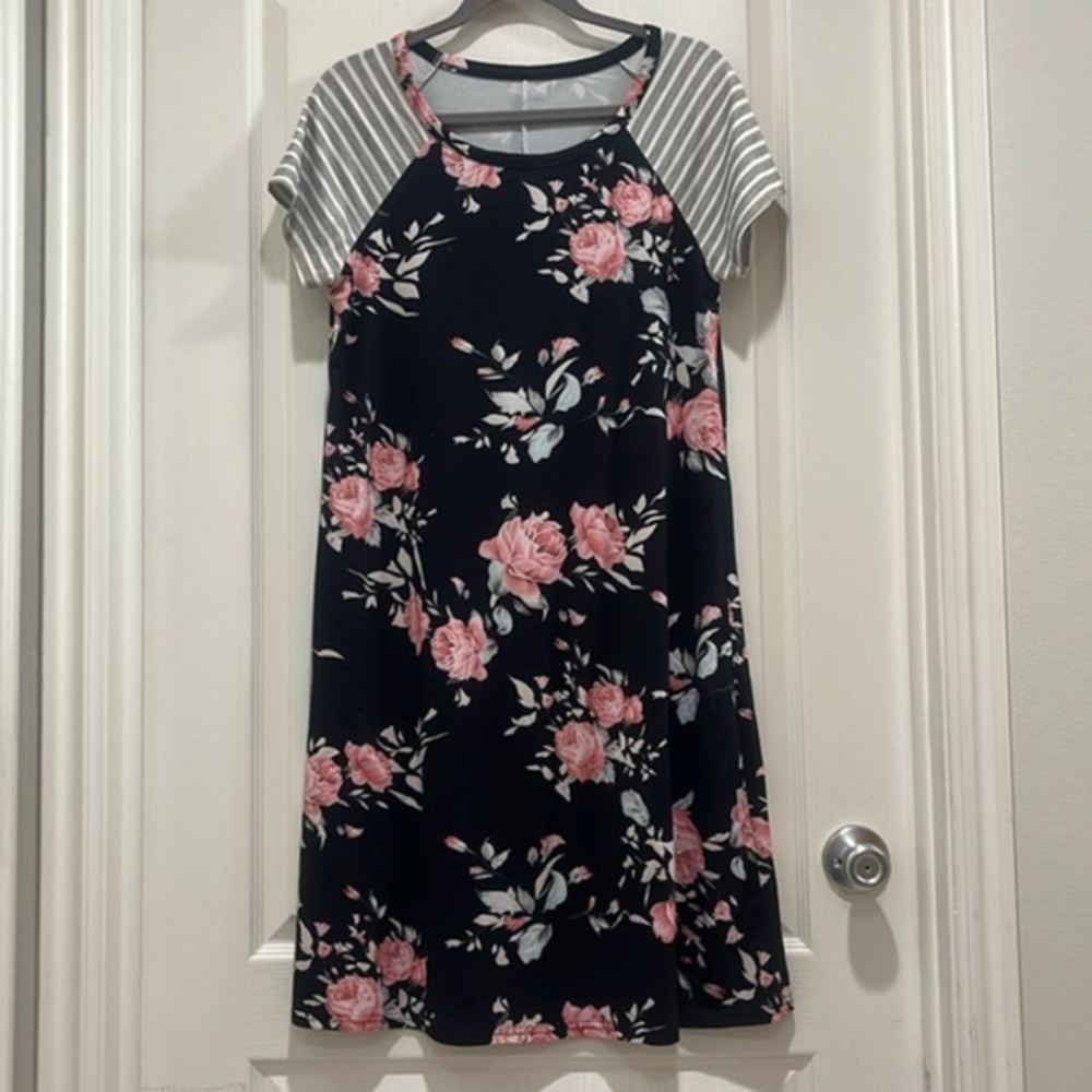 Juniors Dress no size for brand or size (see measurements)